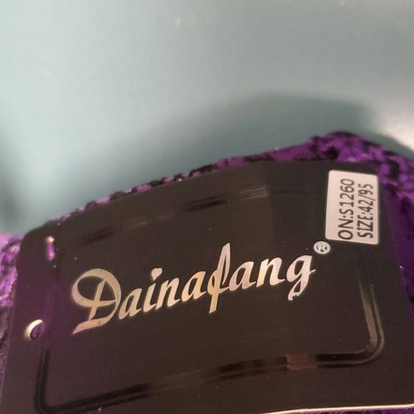 NWT- Gorgeous 42C Bra - Picture 3 of 8